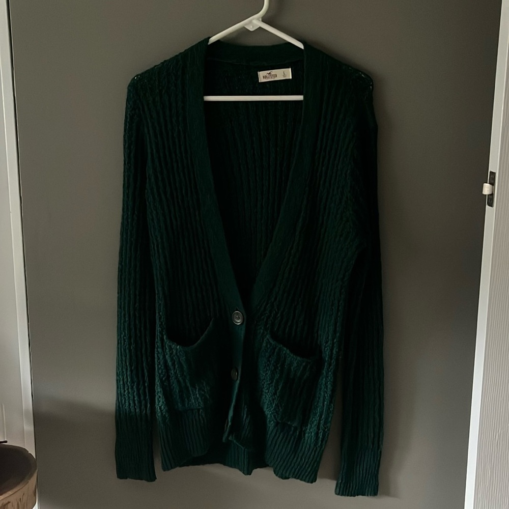 Adorable & comfy Dark green Hollister cardigan- size Large ✨